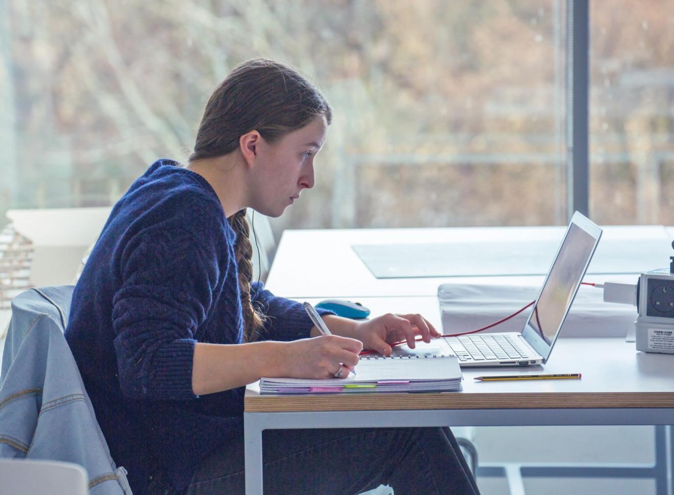 Espace de travail collaboratif pour la gestion budgétaire créative